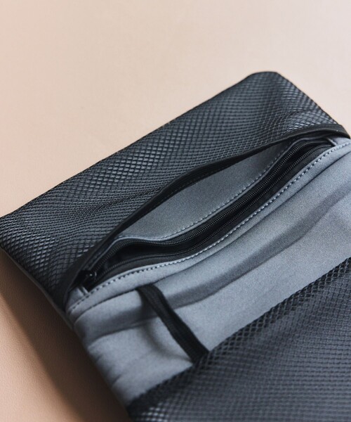 FREAK'S STORE（フリークスストア）の「YOSEMITE STRAP/ヨセミテストラップ BOTTLE ROLL 3WAY SHOULDER（ショルダーバッグ・メンズ・ブラック/チャコールグレー・ONE SIZE）」の12枚目の写真