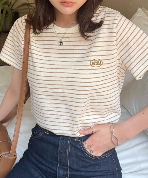 Rejoule(リジュール)の「ワンポイントロゴ刺繍 カラーボーダーTシャツ(Tシャツ/カットソー・レディース・ブラック/レッド/ベージュ・FREE)」の2枚目の写真