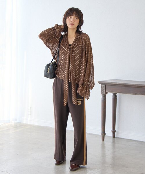 週末sale【新品】リヴドロワ ワイドスクエアショルダーバッグ コーデのポイントに】ワイドスクエアショルダーバッグ | RIVE