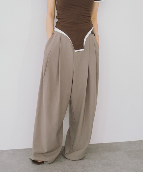 DRWCYS（ドロシーズ）の「2タックワイドパンツ（スラックス・レディース・ベージュ/ブラック・SMALL/MEDIUM）」の2枚目の写真