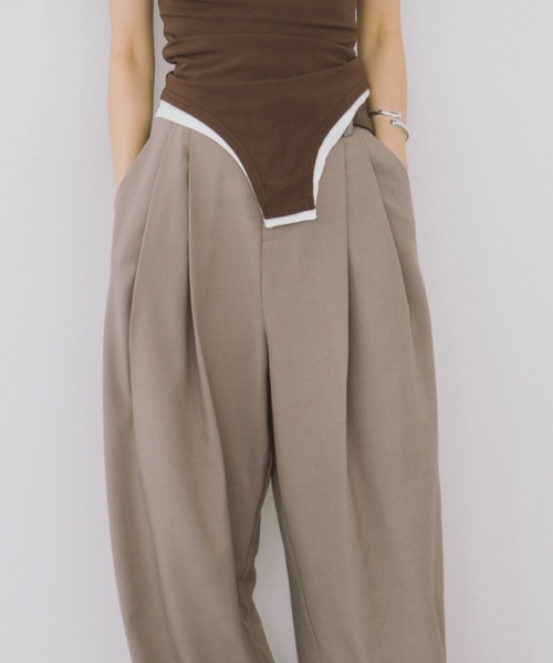 DRWCYS（ドロシーズ）の「2タックワイドパンツ（スラックス・レディース・ベージュ/ブラック・SMALL/MEDIUM）」の12枚目の写真