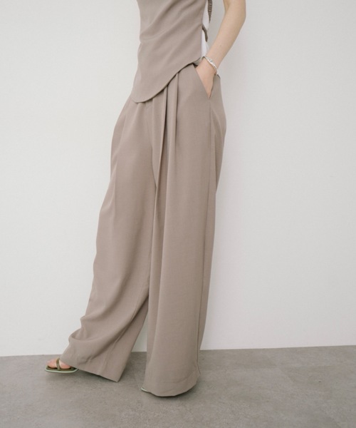 DRWCYS（ドロシーズ）の「2タックワイドパンツ（スラックス・レディース・ベージュ/ブラック・SMALL/MEDIUM）」の7枚目の写真