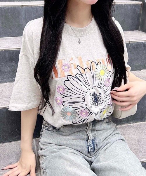 INGNI（イング）の「【WEB限定】カラフル花刺繍Tシャツ（Tシャツ/カットソー・レディース・オフホワイト/オートミール/スミクロ・M）」の3枚目の写真