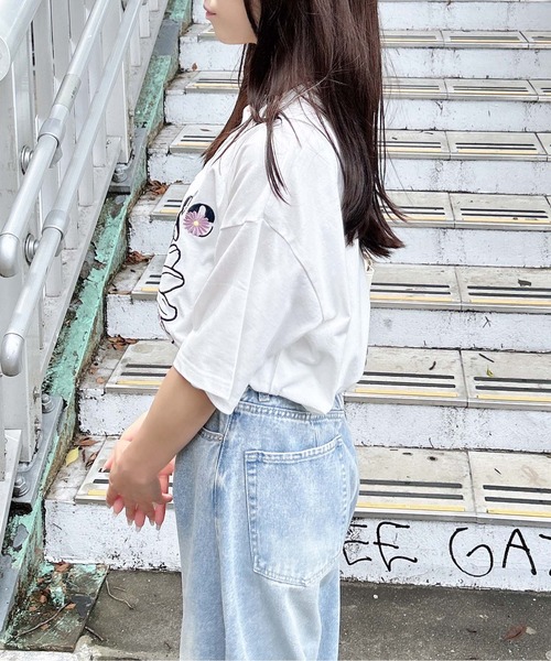 INGNI（イング）の「【WEB限定】カラフル花刺繍Tシャツ（Tシャツ/カットソー・レディース・オフホワイト/オートミール/スミクロ・M）」の6枚目の写真