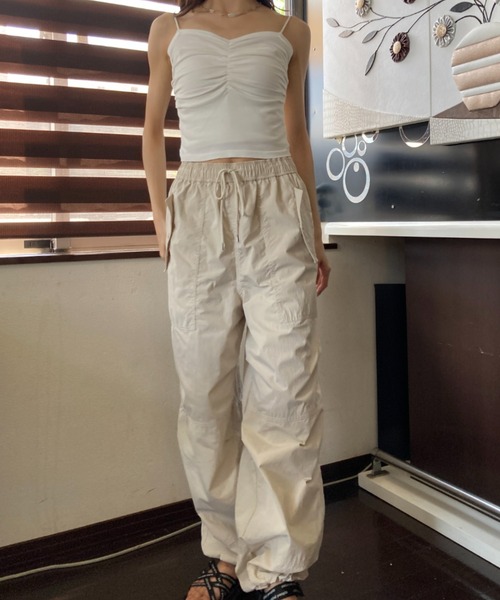 Loco Ocean(ロコオーシャン)の「シャーリング 美デコルテ クロップド丈 キャミソール 夏服(キャミソール・レディース・ブラック/ホワイト/ブルー・FREE)」の16枚目の写真