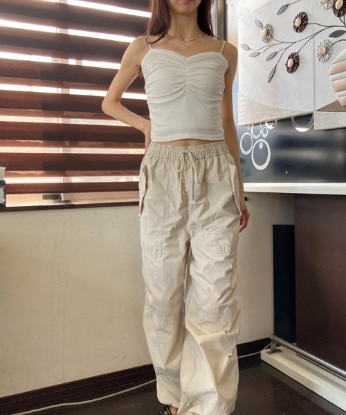Loco Ocean(ロコオーシャン)の「シャーリング 美デコルテ クロップド丈 キャミソール 夏服(キャミソール・レディース・ブラック/ホワイト/ブルー・FREE)」の5枚目の写真