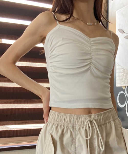 Loco Ocean(ロコオーシャン)の「シャーリング 美デコルテ クロップド丈 キャミソール 夏服(キャミソール・レディース・ブラック/ホワイト/ブルー・FREE)」の6枚目の写真