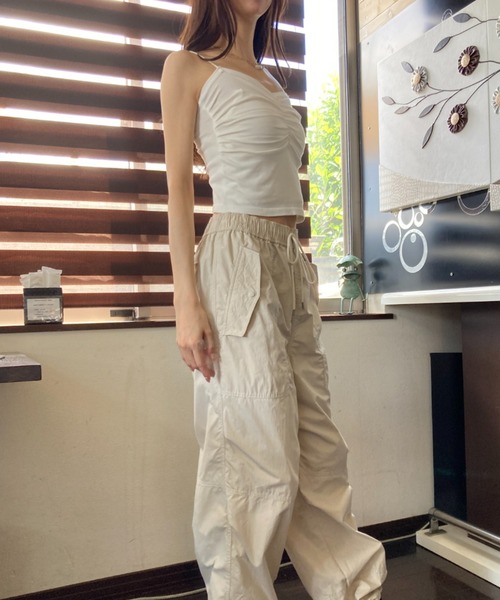 Loco Ocean(ロコオーシャン)の「シャーリング 美デコルテ クロップド丈 キャミソール 夏服(キャミソール・レディース・ブラック/ホワイト/ブルー・FREE)」の8枚目の写真