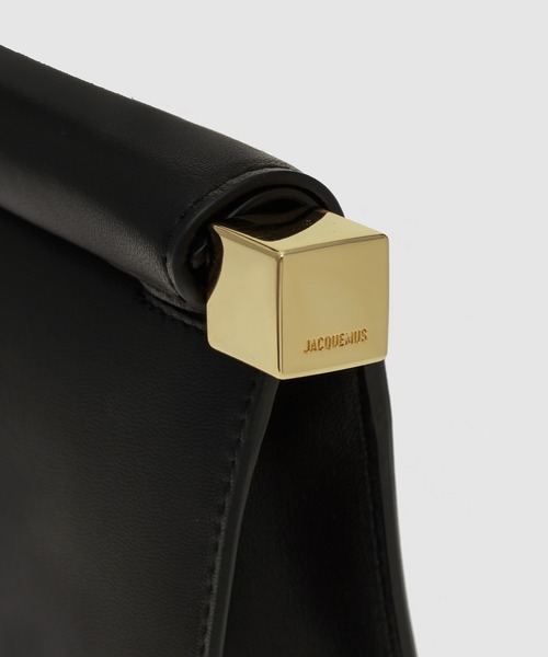 JACQUEMUS（ジャックムス）の「LA PETITE POCHETTE ROND C（ハンドバッグ・レディース・ブラック・ONE SIZE）」の4枚目の写真