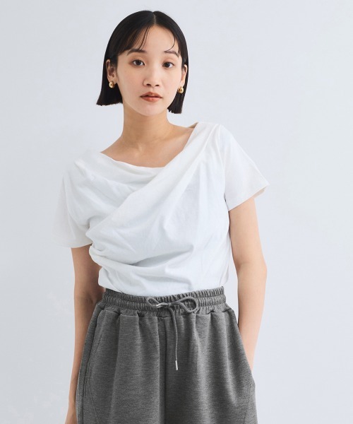 VICKY（ビッキー）の「アシンメトリードレープカットソー≪手洗い可能≫（Tシャツ/カットソー・レディース・ブラック/ライトグレー/オフホワイト・M）」の6枚目の写真