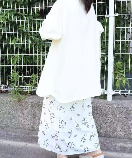 SHOUYO(ショウヨウ)の「モノトーンフラワープリントIラインロングスカート/大人カジュアル(スカート・レディース・ホワイト・M)」の7枚目の写真