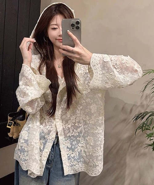 gossip!ロサンゼルス(ゴシップロサンゼルス)の「きゅんとする立体花レース透け感!【冷房対策】パーカー付きシアーレース長袖カーディガン(カーディガン/ボレロ・レディース・オフホワイト・M)」の2枚目の写真