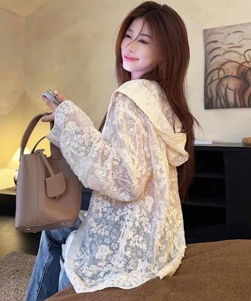 gossip!ロサンゼルス(ゴシップロサンゼルス)の「きゅんとする立体花レース透け感!【冷房対策】パーカー付きシアーレース長袖カーディガン(カーディガン/ボレロ・レディース・オフホワイト・M)」の11枚目の写真
