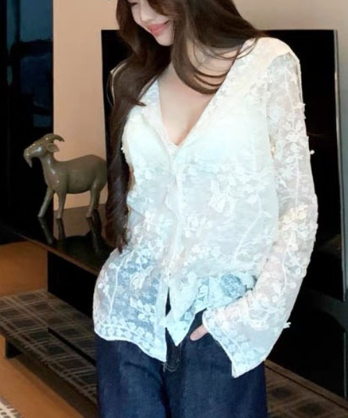 gossip!ロサンゼルス(ゴシップロサンゼルス)の「きゅんとする立体花レース透け感!【冷房対策】パーカー付きシアーレース長袖カーディガン(カーディガン/ボレロ・レディース・オフホワイト・M)」の22枚目の写真