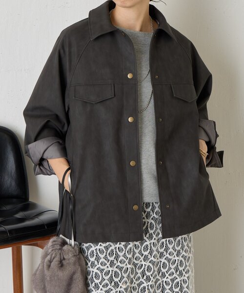 Jena espace merveilleux（ジェナ　エスパスメルヴェイユ）の「フェイクレザージャケット（その他アウター・レディース・チャコールグレー/ベージュ・FREE）」の2枚目の写真