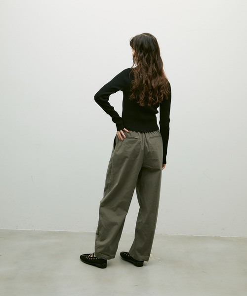 Lutim by u(ルチバイユー)の「Long sleeve polo collar rib tops / ロングスリーブポロ襟リブトップス(ニット/セーター・レディース・チャコールグレー/ブラック/ブラウン・FREE)」の9枚目の写真