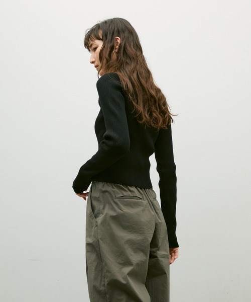 Lutim by u(ルチバイユー)の「Long sleeve polo collar rib tops / ロングスリーブポロ襟リブトップス(ニット/セーター・レディース・チャコールグレー/ブラック/ブラウン・FREE)」の12枚目の写真
