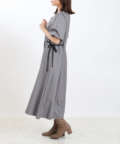 ASTORIA ODIER（アストリアオディール）の「サイドリボンバルーンスリーブワンピース（ワンピース・レディース・ブラック/ブラウン・MEDIUM/LARGE）」の4枚目の写真