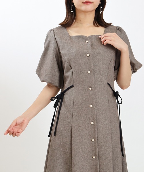 ASTORIA ODIER（アストリアオディール）の「サイドリボンバルーンスリーブワンピース（ワンピース・レディース・ブラック/ブラウン・MEDIUM/LARGE）」の13枚目の写真