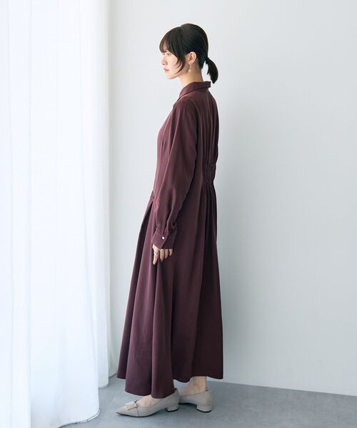 YECCA VECCA（イェッカヴェッカ）の「タックデザインシャツワンピース（シャツワンピース・レディース・ネイビー/キャメル/ボルドー・FREE）」の19枚目の写真
