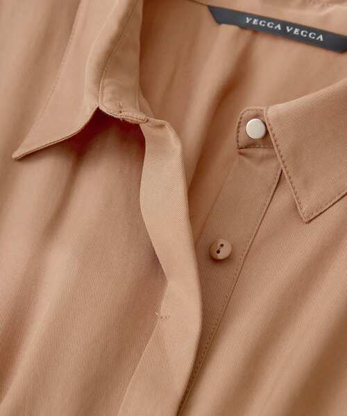 YECCA VECCA（イェッカヴェッカ）の「タックデザインシャツワンピース（シャツワンピース・レディース・ネイビー/キャメル/ボルドー・FREE）」の14枚目の写真