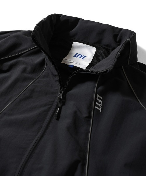 LFYT（エルエフワイティー）の「LFYT ラファイエット【Lafayette】- ナイロン トラック ジャケット【SUPPLEX NYLON TRACK JACKET LA251001】（ナイロンジャケット・メンズ・オリーブ系/ブラック・XL/L/XXL/M）」の6枚目の写真