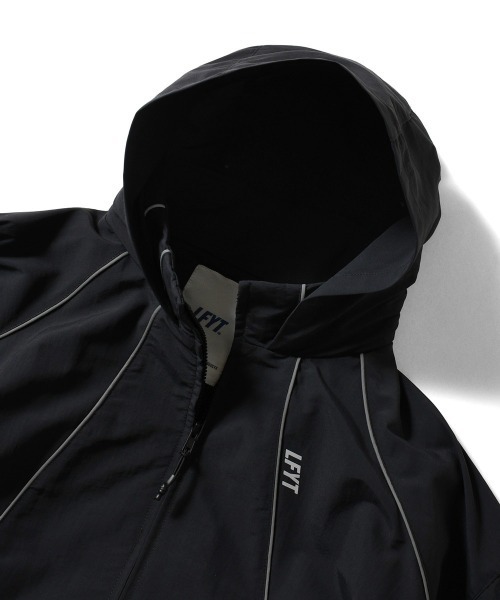 LFYT（エルエフワイティー）の「LFYT ラファイエット【Lafayette】- ナイロン トラック ジャケット【SUPPLEX NYLON TRACK JACKET LA251001】（ナイロンジャケット・メンズ・オリーブ系/ブラック・XL/L/XXL/M）」の8枚目の写真