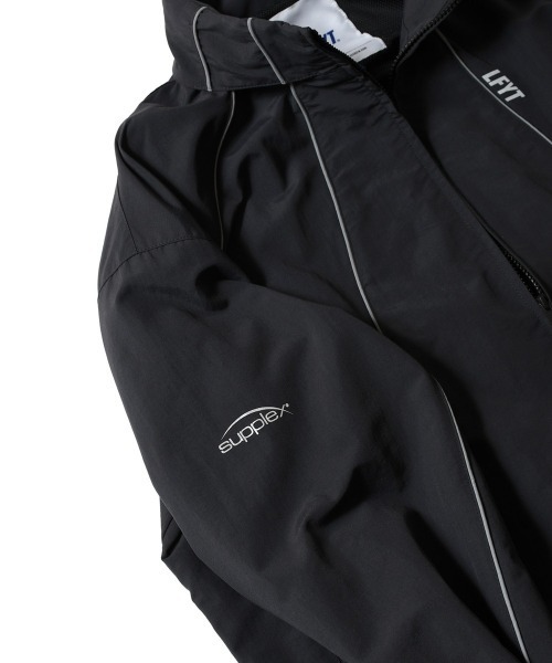 LFYT（エルエフワイティー）の「LFYT ラファイエット【Lafayette】- ナイロン トラック ジャケット【SUPPLEX NYLON TRACK JACKET LA251001】（ナイロンジャケット・メンズ・オリーブ系/ブラック・XL/L/XXL/M）」の10枚目の写真