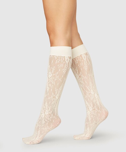 SWEDISH STOCKING(スウェディッシュストッキングス)の「<SWEDISH STOCKINGS>Rosa レース ハイソックス< Select by EMMEL REFINES >(ソックス/靴下・レディース・オフホワイト/ブラック・FREE)」の2枚目の写真