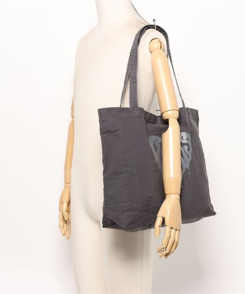 ALLSAINTS(オールセインツ)の「TRIP COTTON TOTE BAG | TRIPP コットン トート バッグ(トートバッグ・メンズ・ブラック系その他・ONE SIZE)」の13枚目の写真