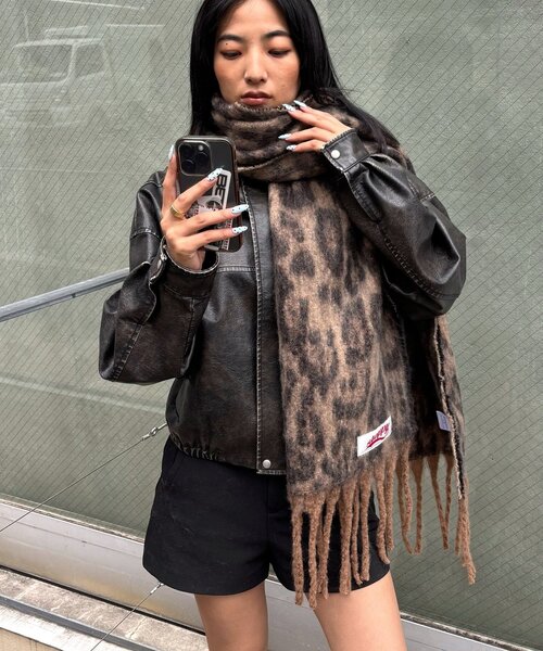 WHO'S WHO gallery(フーズフーギャラリー)の「SLOPPY LEOPARD MUFFLER/ヒョウ柄マフラー(マフラー・レディース・ブラウン/グレー・FREE)」の5枚目の写真