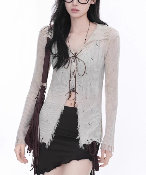 .KOM(ドットコム)の「A'GEM/9 × .kom 『.KOM/ドットケーオーエム』 Lace Up Damaged Rib Knit Top/Y2Kレースアップダメージリブニットトップス(ニット/セーター・レディース・ベージュ/ブラウン・FREE)」の8枚目の写真