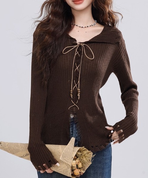 .KOM(ドットコム)の「A'GEM/9 × .kom 『.KOM/ドットケーオーエム』 Lace Up Damaged Rib Knit Top/Y2Kレースアップダメージリブニットトップス(ニット/セーター・レディース・ベージュ/ブラウン・FREE)」の15枚目の写真