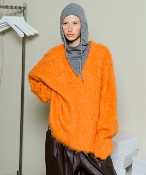 MAISON SPECIAL（メゾンスペシャル）の「Long Shaggy V-neck Knit / ロングシャギーVネックニット（ニット/セーター・レディース・ブラック/グレー/ブルー/オレンジ・FREE）」の4枚目の写真