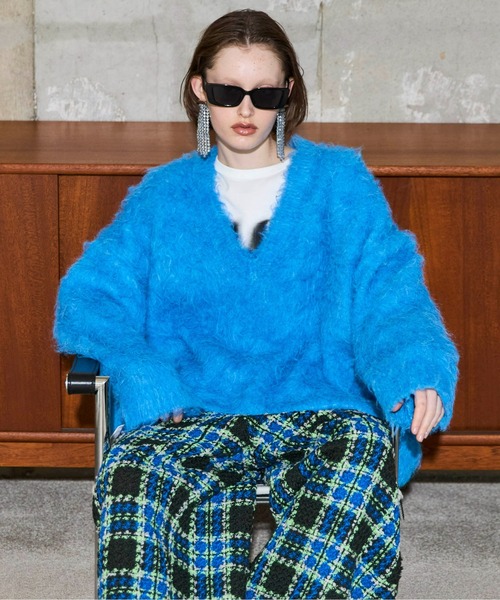 MAISON SPECIAL（メゾンスペシャル）の「Long Shaggy V-neck Knit / ロングシャギーVネックニット（ニット/セーター・レディース・ブラック/グレー/ブルー/オレンジ・FREE）」の3枚目の写真