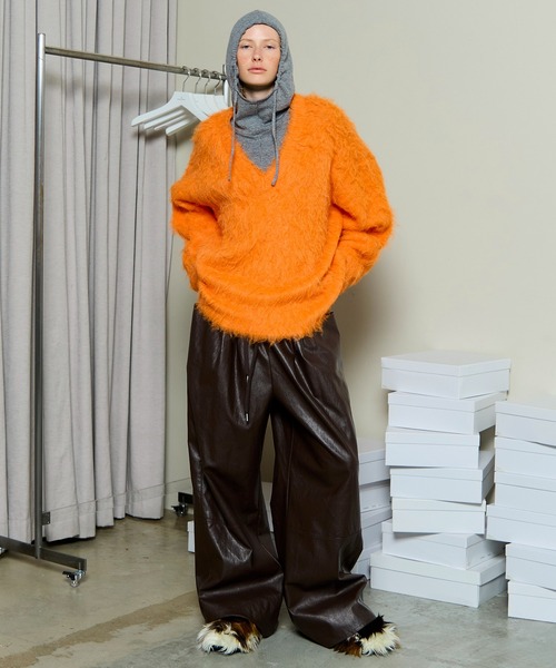 MAISON SPECIAL（メゾンスペシャル）の「Long Shaggy V-neck Knit / ロングシャギーVネックニット（ニット/セーター・レディース・ブラック/グレー/ブルー/オレンジ・FREE）」の7枚目の写真