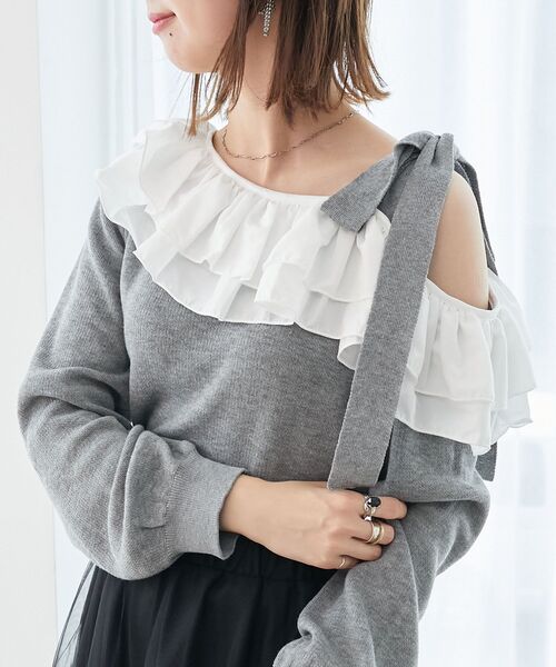 MAJESTIC LEGON(マジェスティックレゴン)の「フリルワンショル肩リボンニット(ニット/セーター・レディース・ピンク/グレー/アイボリー/ブラック・MEDIUM)」の3枚目の写真