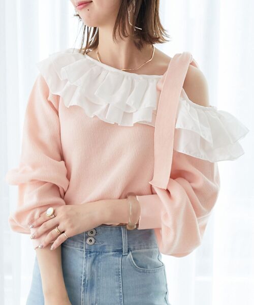 MAJESTIC LEGON(マジェスティックレゴン)の「フリルワンショル肩リボンニット(ニット/セーター・レディース・ピンク/グレー/アイボリー/ブラック・MEDIUM)」の4枚目の写真