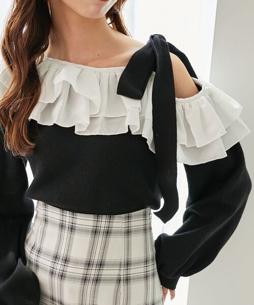 MAJESTIC LEGON(マジェスティックレゴン)の「フリルワンショル肩リボンニット(ニット/セーター・レディース・ピンク/グレー/アイボリー/ブラック・MEDIUM)」の2枚目の写真