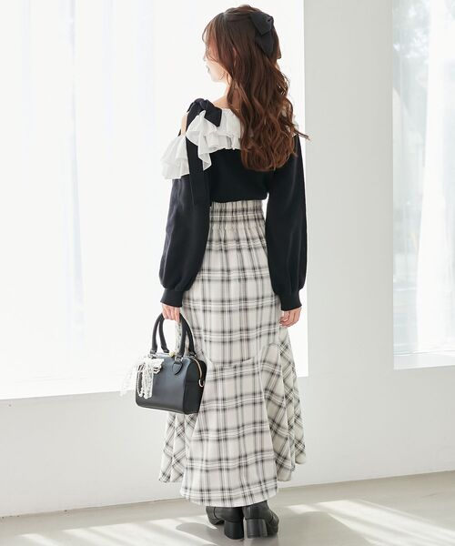 MAJESTIC LEGON(マジェスティックレゴン)の「フリルワンショル肩リボンニット(ニット/セーター・レディース・ピンク/グレー/アイボリー/ブラック・MEDIUM)」の5枚目の写真