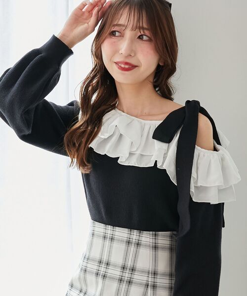 MAJESTIC LEGON(マジェスティックレゴン)の「フリルワンショル肩リボンニット(ニット/セーター・レディース・ピンク/グレー/アイボリー/ブラック・MEDIUM)」の6枚目の写真