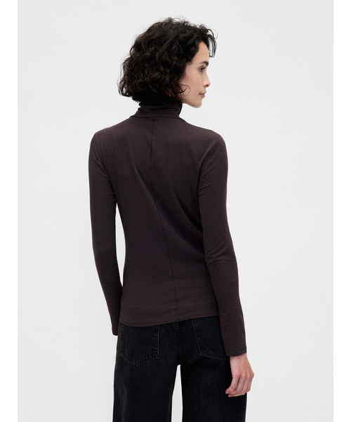 GAP(ギャップ)の「フェザーウェイト タートルネックカットソー(Tシャツ/カットソー・レディース・ブラウン/ブラック/オフホワイト/ライトブラウン・XS/S/M/L/XL/XXS)」の10枚目の写真