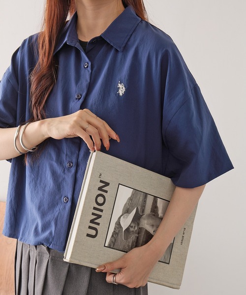 U.S. POLO ASSN.(ユーエスポロアッスン)の「【U.S. POLO ASSN.】ワンポイント刺繍 クールエア 半袖シャツ(シャツ/ブラウス・メンズ・ネイビー/サックスブルー/ホワイト/ピンク・M/L)」の2枚目の写真