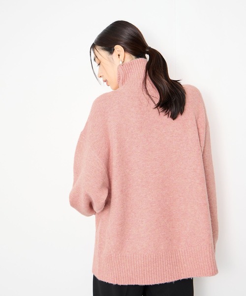 Mac-House(マックハウス)の「Idnes ふんわり上品 ヤクライクタートルネックニット(ニット/セーター・レディース・ピンク/グレー/ブラック・FREE)」の6枚目の写真