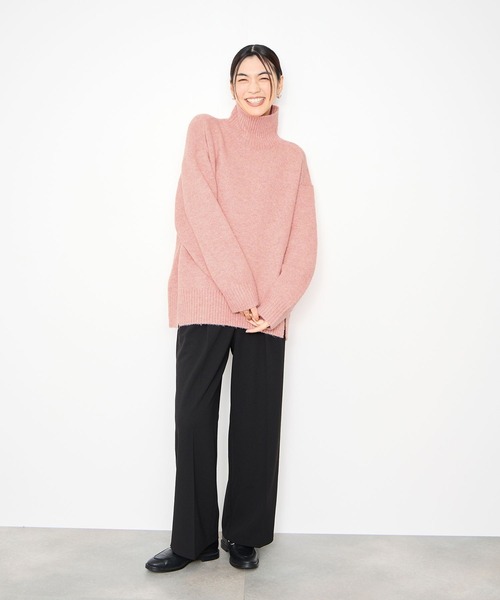Mac-House(マックハウス)の「Idnes ふんわり上品 ヤクライクタートルネックニット(ニット/セーター・レディース・ピンク/グレー/ブラック・FREE)」の7枚目の写真