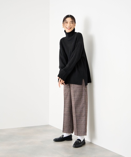 Mac-House(マックハウス)の「Idnes ふんわり上品 ヤクライクタートルネックニット(ニット/セーター・レディース・ピンク/グレー/ブラック・FREE)」の9枚目の写真
