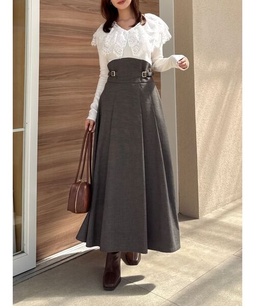 dazzlin（ダズリン）の「レースケープバックルワンピース（ワンピース・レディース・ブラウン/ブラック/チャコールグレー・MEDIUM/SMALL）」の3枚目の写真