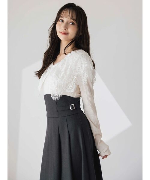 dazzlin（ダズリン）の「レースケープバックルワンピース（ワンピース・レディース・ブラウン/ブラック/チャコールグレー・MEDIUM/SMALL）」の4枚目の写真