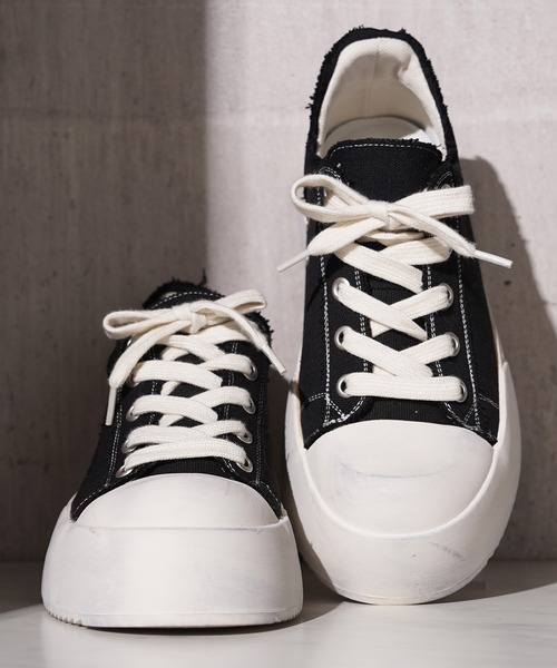 1111clothing(ワンフォークロージング)の「DIRTY加工 厚底スニーカー / DIRTY-Processed Chunky-Sole Sneakers(スニーカー・メンズ・ホワイト/ブラック・43/44/41/42)」の1枚目の写真