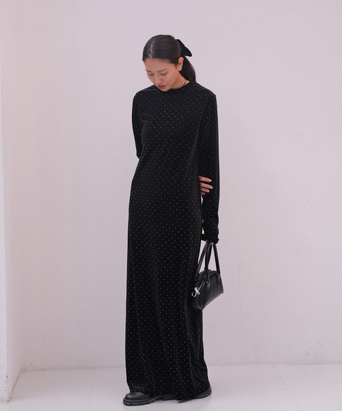 AKTE（アクテ）の「ベロアIラインワンピース（ワンピース・レディース・バーガンディー/ブラック系/ライトベージュ・FREE/TALL）」の4枚目の写真